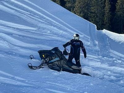 Snowmobiler