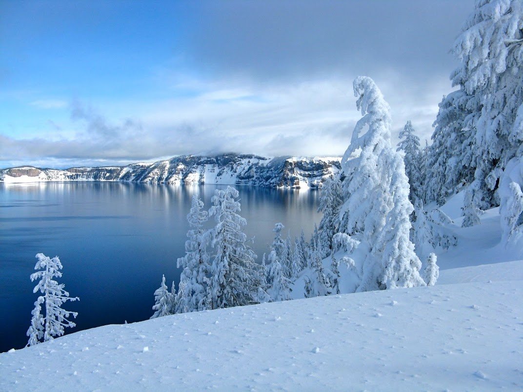 Crater Lake National Park in the deep snow
